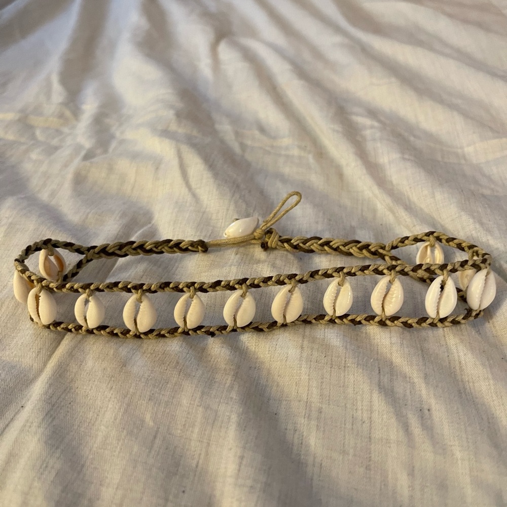 90s Cowrie Shell Necklace